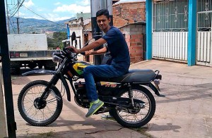 Reports indicate that Danny Vargas was stabbed to death for trying to pass through a blockade in Tachira (albaciudad.org).